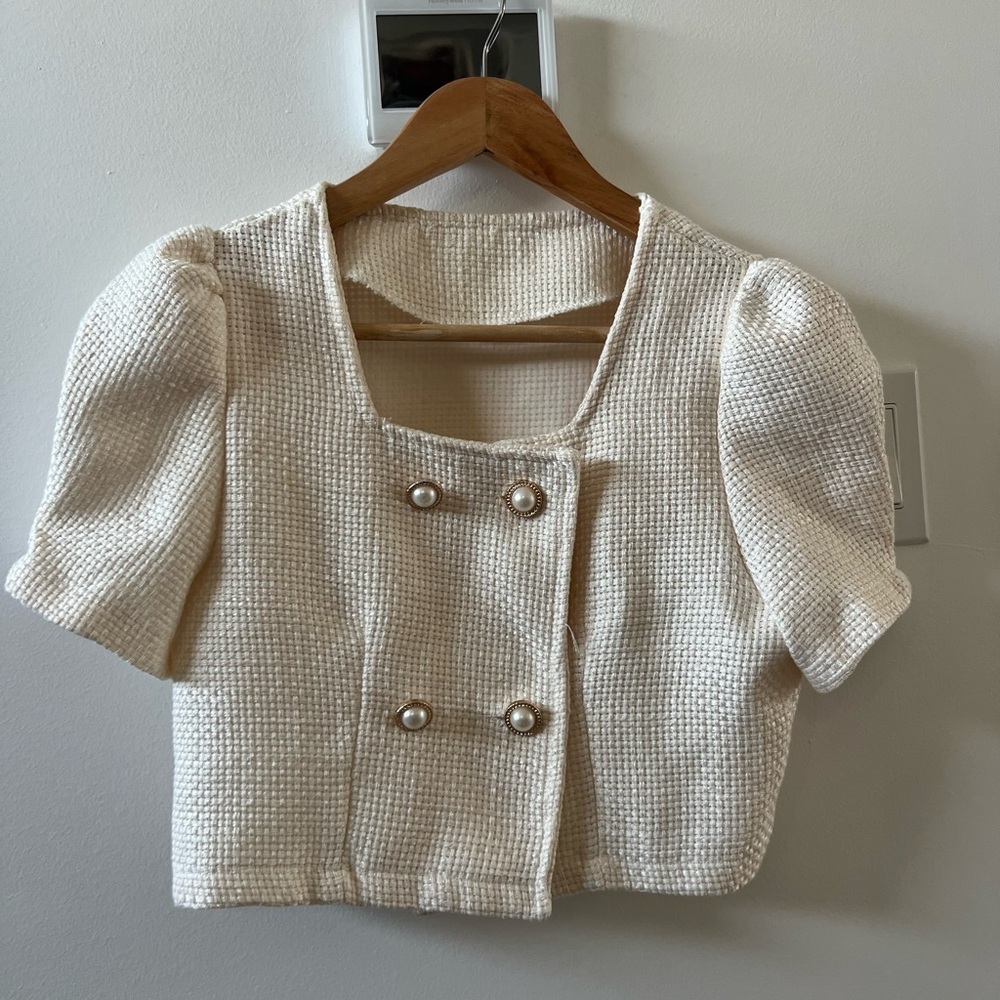 Cropped pearl button blazer